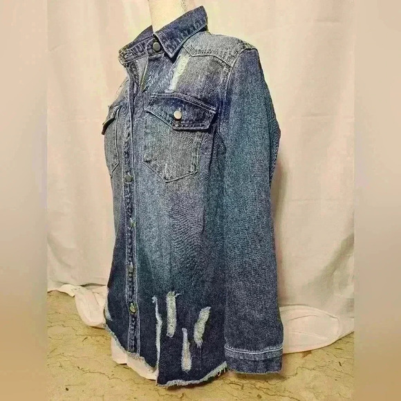 Womens Blue Denim Distressed Button Down Jean Jacket/Shirt Cotton Blend Size M - Picture 2 of 8